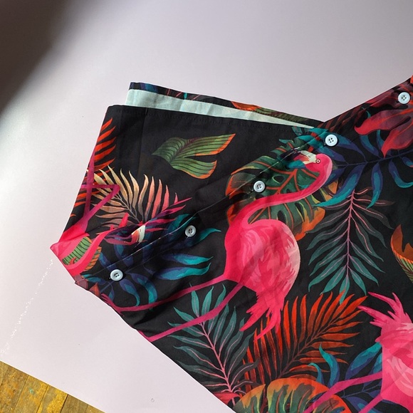 Beautiful flamingo printed button down short sleeve dress shirt never worn - Picture 4 of 4
